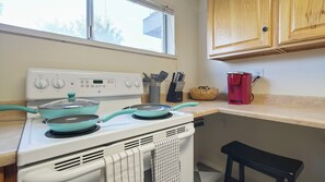 Micro-ondes, four, plaque de cuisson