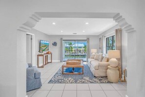 TV - Villa Blue-Water Front-37ft Dock Space (Key Colony Beach)