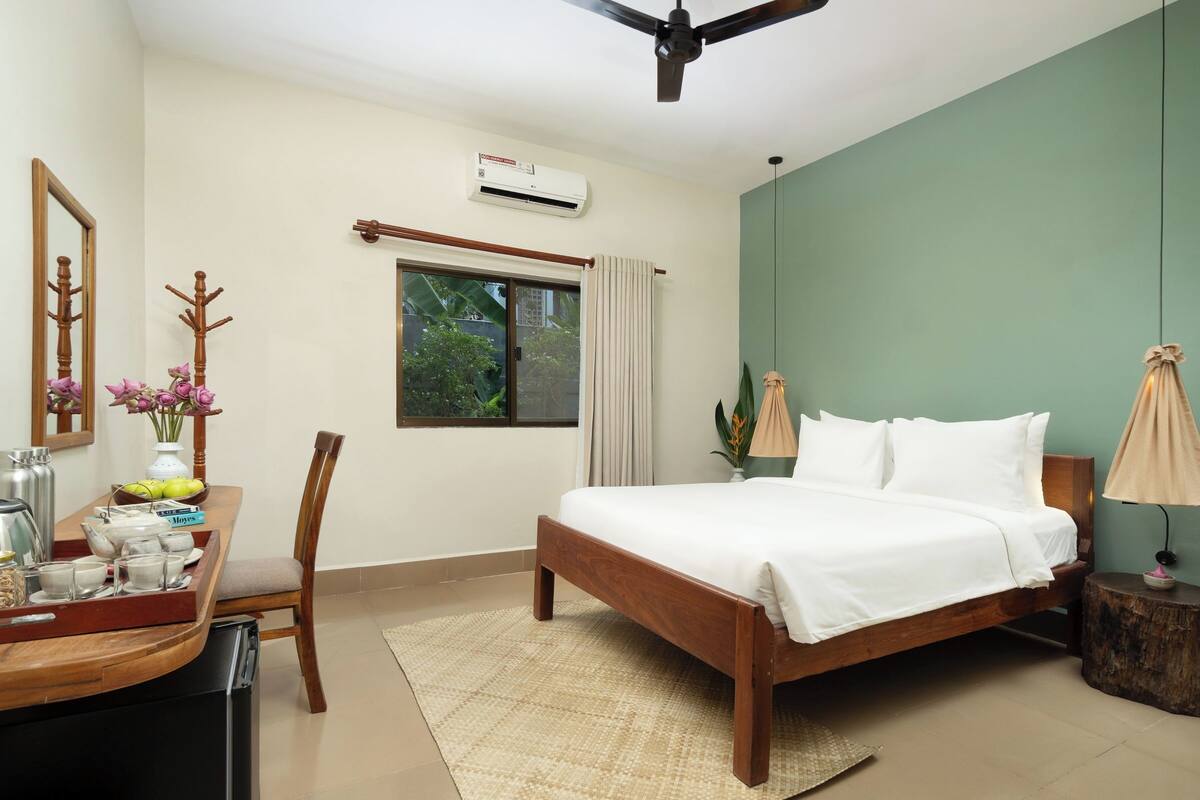 In-room safe, desk, laptop workspace, iron/ironing board