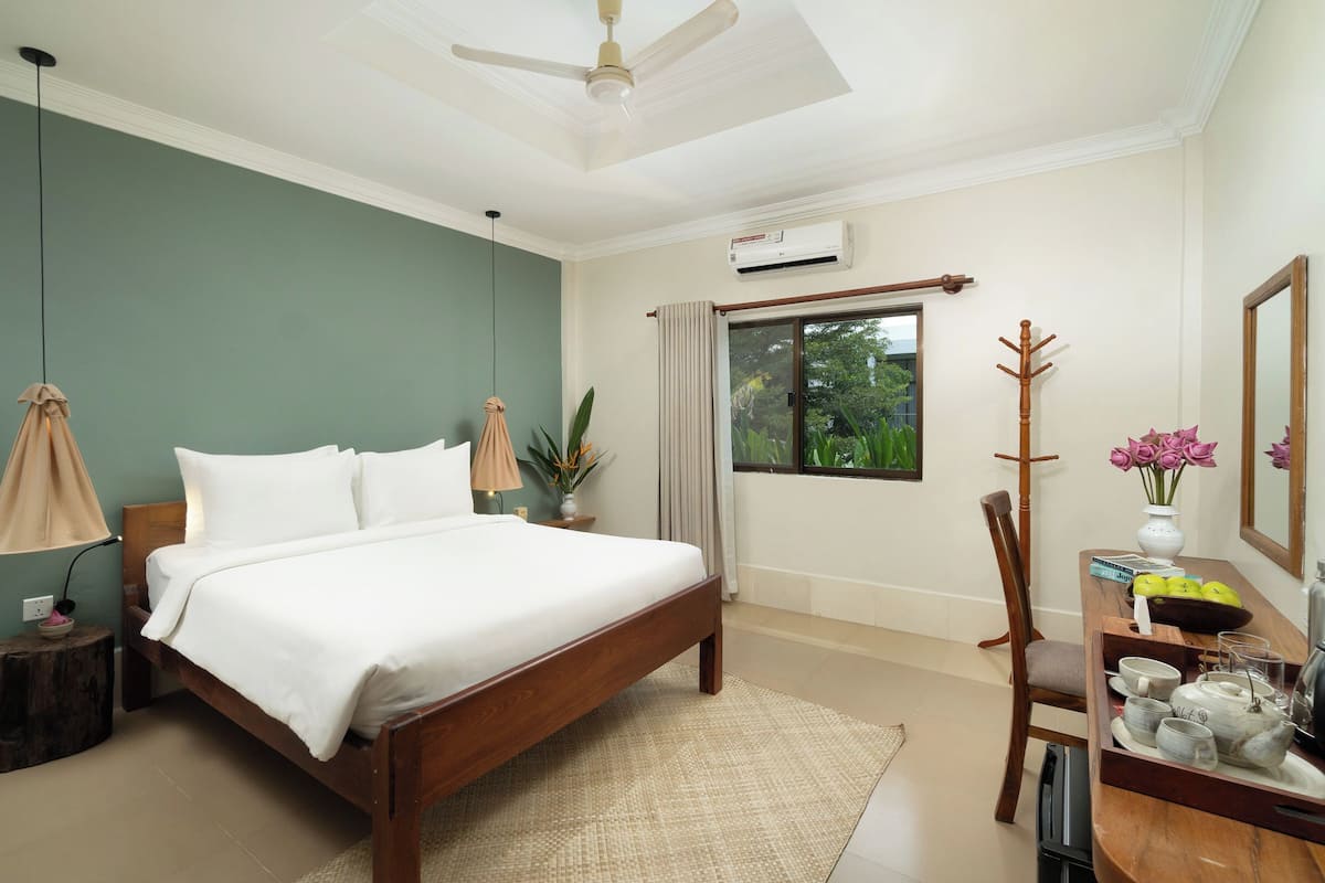 In-room safe, desk, laptop workspace, iron/ironing board