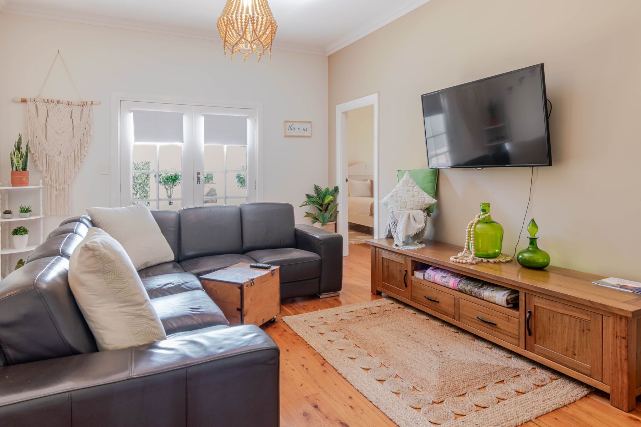 TV, DVD player, offices