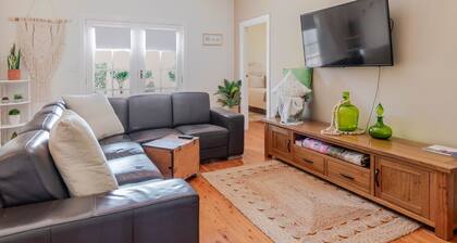 Beautiful on Bourke Street | Pet-Friendly Home