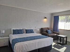 Deluxe Room, Garden View | In-room safe, iron/ironing board, free WiFi, wheelchair access - BLUE DIAMOND MOTOR INN (Dubbo)