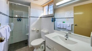 Deluxe Room, Garden View | Bathroom - BLUE DIAMOND MOTOR INN (Dubbo)