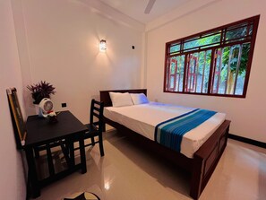 8 bedrooms, free WiFi, bed sheets