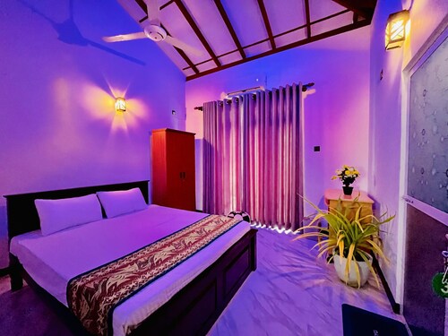 Relux Villa: 8-Bedroom Tropical Estate near Galle Sleeps 16 - Garden & Views