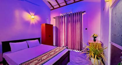 Relux Villa: 8-Bedroom Tropical Estate near Galle Sleeps 16 - Garden & Views