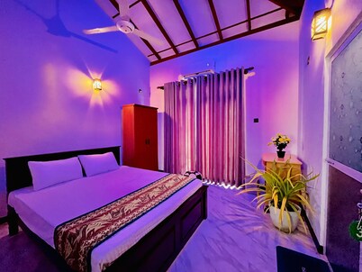 Relux Villa: 8-Bedroom Tropical Estate near Galle Sleeps 16 - Garden & Views