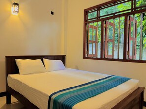 8 bedrooms, free WiFi, bed sheets
