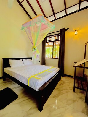 8 bedrooms, free WiFi, bed sheets