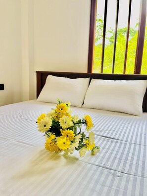 8 bedrooms, free WiFi, bed sheets