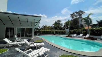 2 kolam renang outdoor