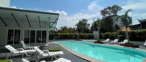 2 utendørsbassenger