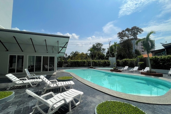 2 piscinas externas