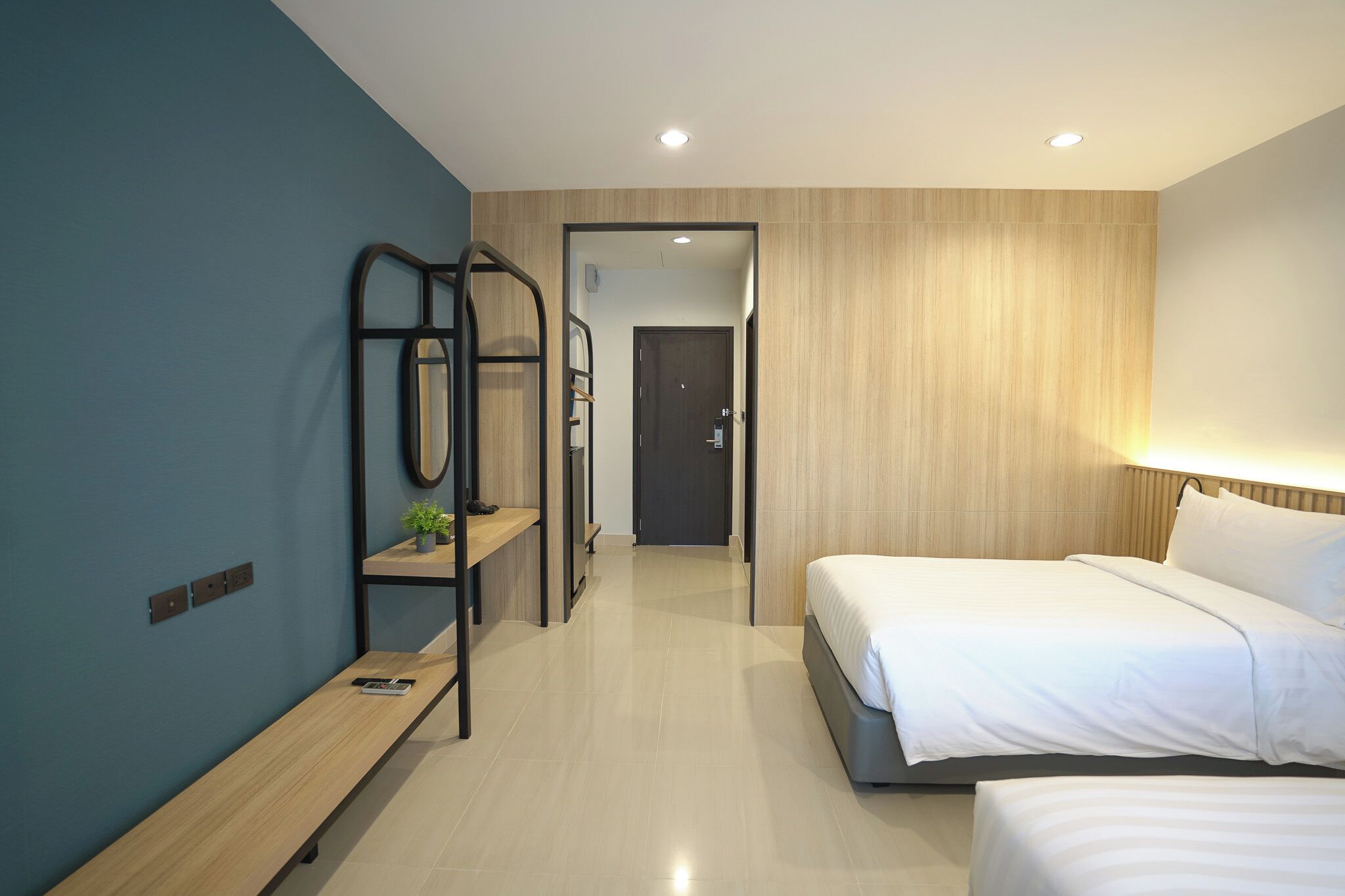 Habitación con 2 camas individuales, vista a la ciudad | Escritorio y wifi gratis 