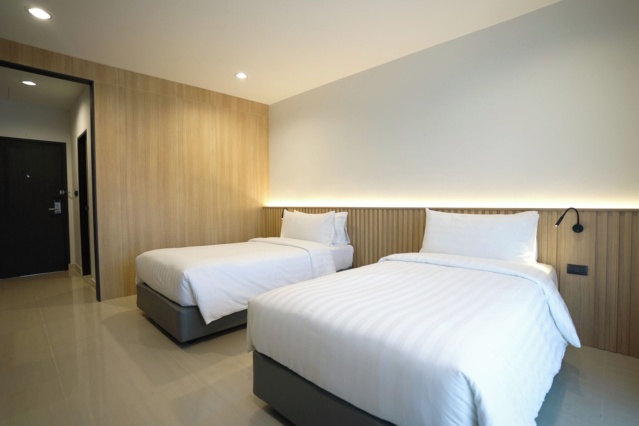 Twin Room, City View | Desk, free WiFi