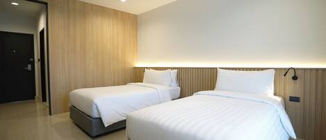 Twin Room, City View | Desk, free WiFi