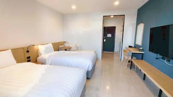 Deluxe Twin Room | Desk, free WiFi