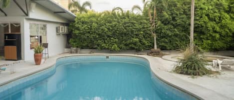 2 utendørsbassenger