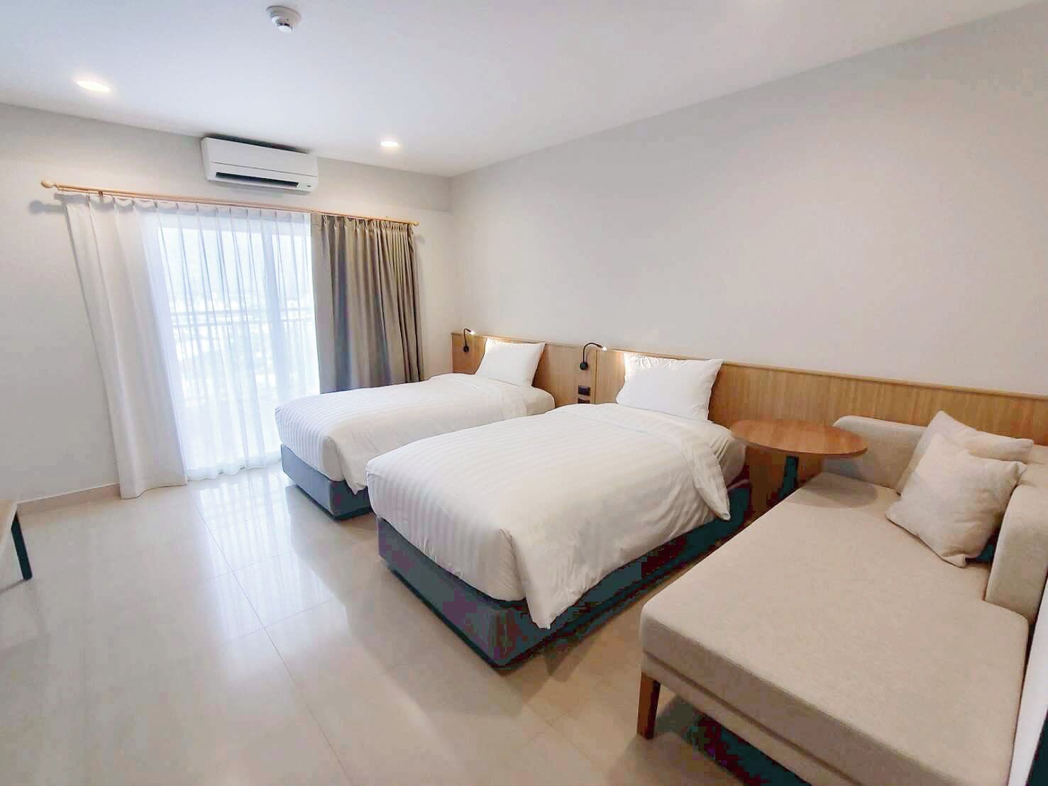 Deluxe Twin Room | Desk, free WiFi
