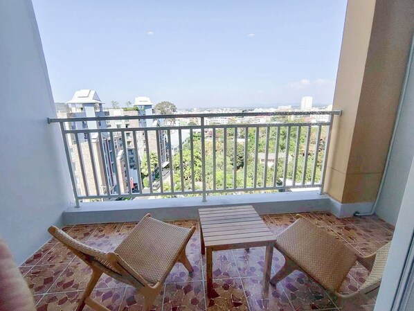 Deluxe Twin Room | Balcony view - Manditel North Pattaya (Pattaya)