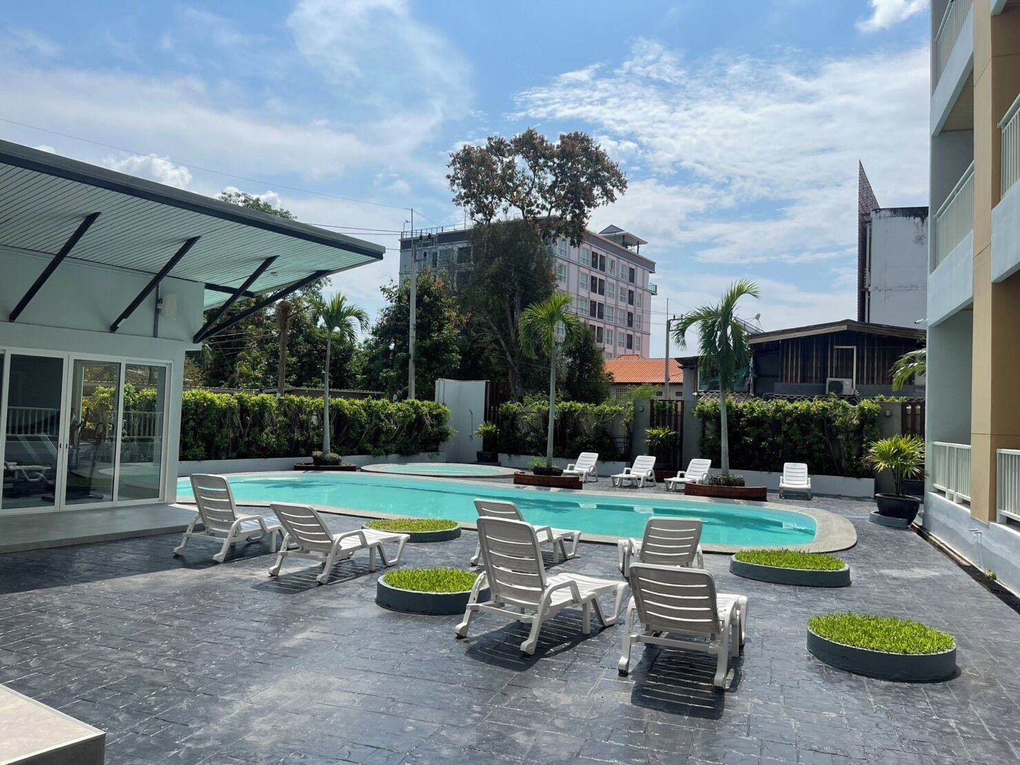 2 udendørs pools