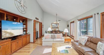 4BR Fairway Retreat · Steps to Golf, Minutes to Beach