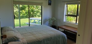 Room - Lazy Daze at Athenree with local hot pools, and only 5 minutes from Waihi Beach (Athenree)