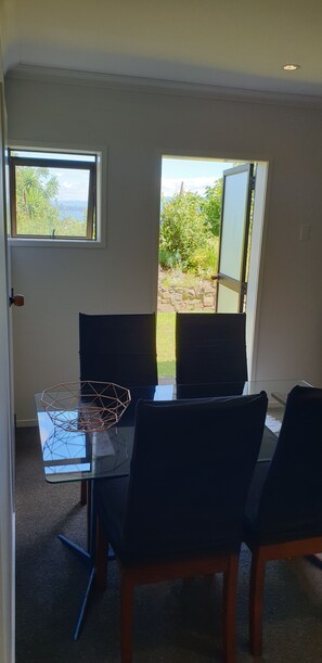 Dining - Lazy Daze at Athenree with local hot pools, and only 5 minutes from Waihi Beach (Athenree)