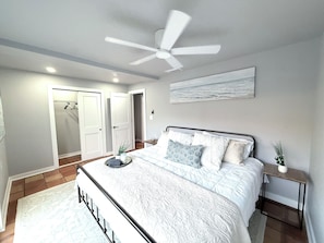 2 bedrooms, iron/ironing board, free WiFi, bed sheets - Luxury Coastal Retreat , Steps to Indian Rocks Beach (Indian Rocks Beach)