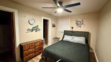 Fer et planche Ă repasser, Wi-Fi, draps fournis