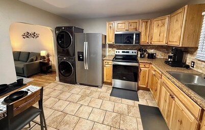 NEW Modern 1BR for Work & Stay with Fast Wi-Fi. Pets OK