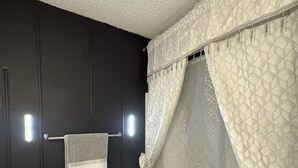 Serviettes fournies, savon, papier toilette