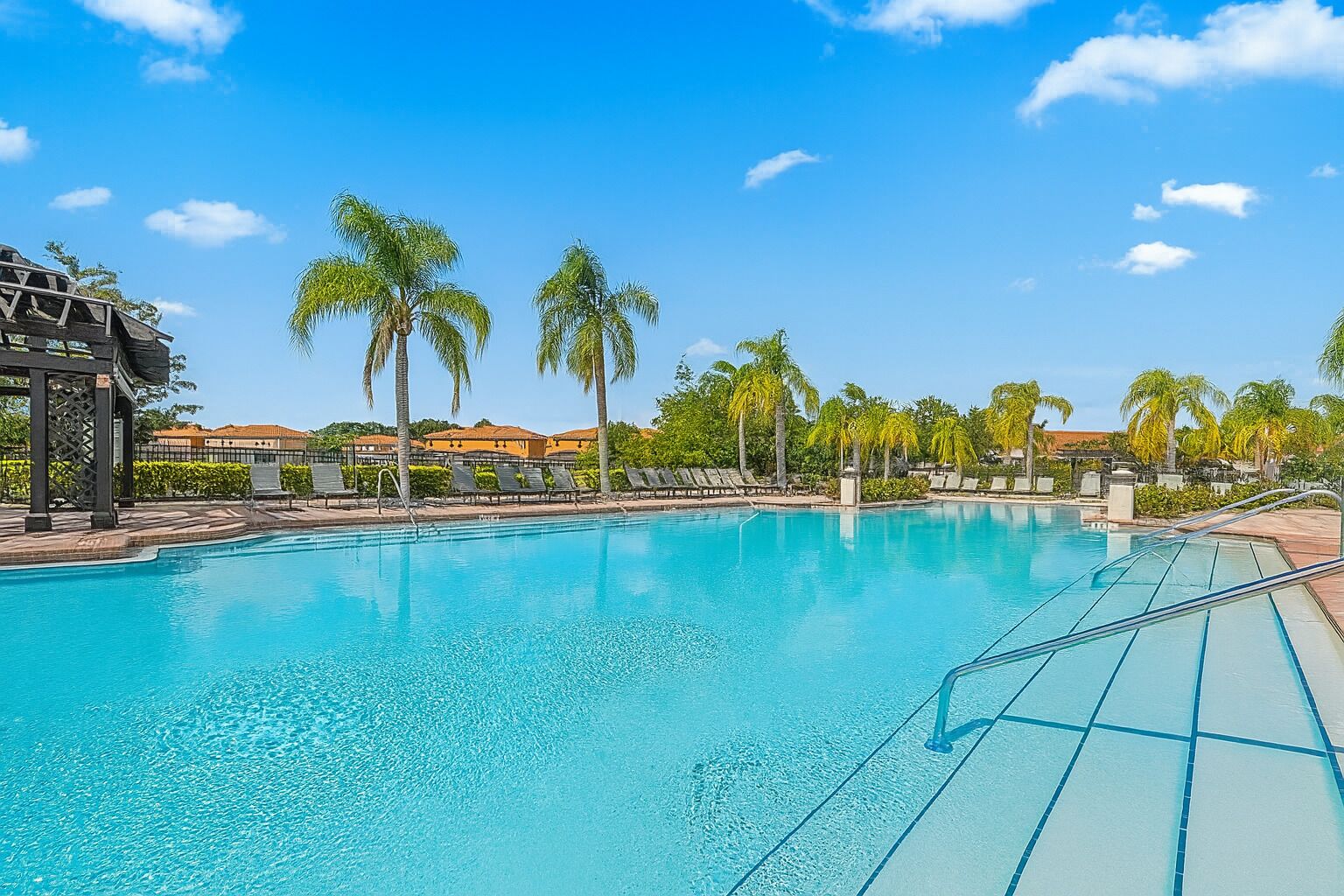 2 albercas al aire libre 