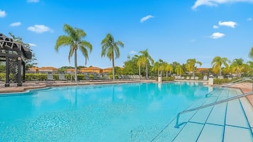 2 albercas al aire libre