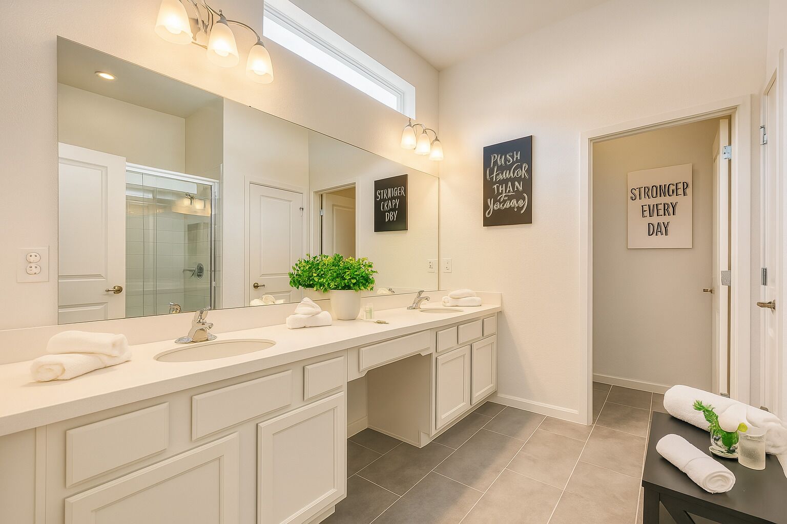 Deluxe dubbelrum | Badrum | Hårtork, handdukar, tvål och schampo