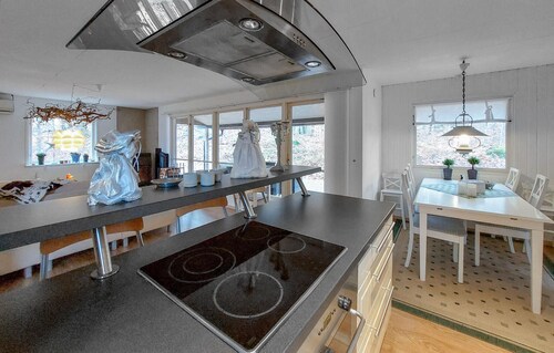 Cozy home in Hjärnarp with WiFi