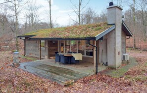 Outdoor dining - Cozy home in Hjärnarp with WiFi (Hjärnarp)