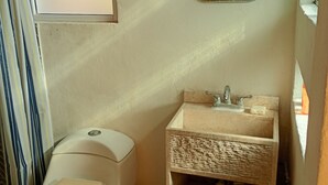 Toallas, jabón, papel higiénico