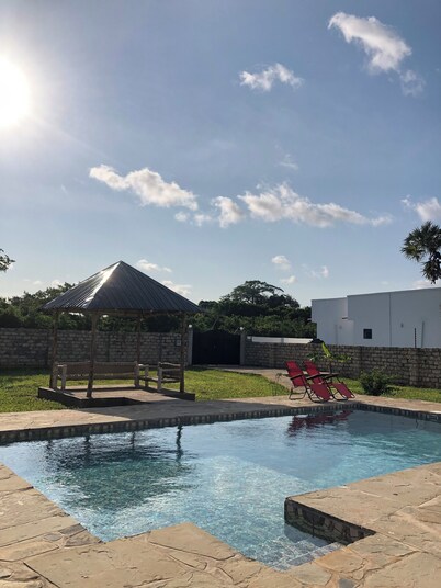 Diani Bungallow Villas - Spacious, tasteful, 3 bed 3 bath villa five' off beach