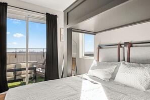 Room - 27 Beds / Rooftop Hot Tubs + CityViews + Game Room (Nashville)