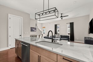 Interior - 27 Beds / Rooftop Hot Tubs + CityViews + Game Room (Nashville)