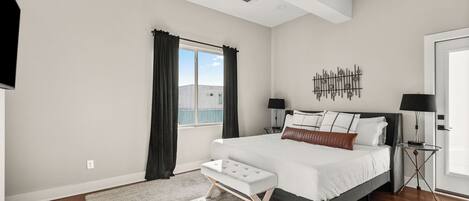 8 bedrooms, WiFi, bed sheets