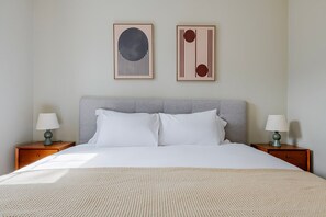 2 habitaciones, tabla de planchar con plancha, wifi y ropa de cama 