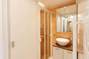 Bathroom - 2-bedroom duplex apartment in Port Grimaud - A/C, Loggia, Lift (PORT GRIMAUD)