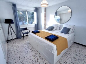 5 bedrooms, free WiFi - Villa for 10 guests with sea view and heated pool in Carqueiranne (CARQUEIRANNE)