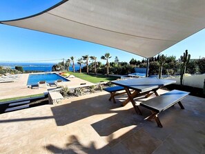 Outdoor dining - Villa for 10 guests with sea view and heated pool in Carqueiranne (CARQUEIRANNE)