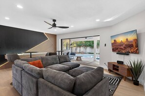 TV, fireplace, video games, stereo - Secluded Resort: Heated Pool, Shuffleboard, Spa (Scottsdale)