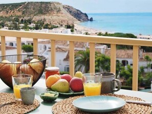 Outdoor dining - Breathtaking ocean views in Praia da Luz (Praia da Luz, Lagos)