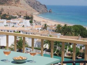 Outdoor dining - Breathtaking ocean views in Praia da Luz (Praia da Luz, Lagos)